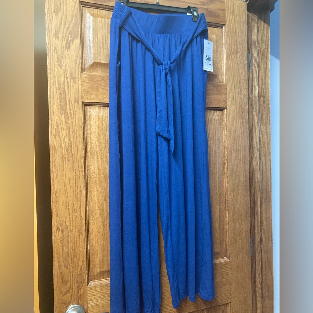 Gaiam NWT Uptown lounge park tie pants